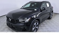 2025 Volvo XC40 B5 Plus Dark Theme
