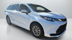 2022 Toyota Sienna LE 8-Passenger