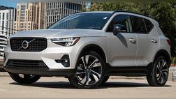 2025 Volvo XC40 B5 Plus Dark Theme