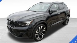 2025 Volvo XC40 B5 Plus Dark Theme