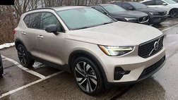 2023 Volvo XC40 B5 Plus Dark Theme
