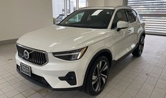 2025 Volvo XC40 B5 Plus Bright Theme