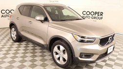 2022 Volvo XC40 T5 Momentum