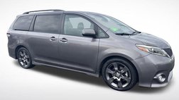 2016 Toyota Sienna SE 8-Passenger