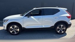 2023 Volvo XC40 B5 Plus Dark Theme