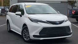 2025 Toyota Sienna LE 8-Passenger