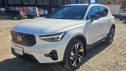 2025 Volvo XC40 B5 Plus Dark Theme