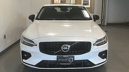 2024 Volvo S60 B5 Core Dark Theme