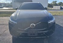 2023 Volvo XC60 B5 Ultimate Dark Theme