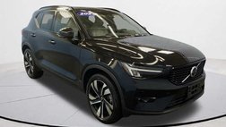 2023 Volvo XC40 B5 Plus Dark Theme