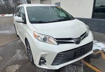 2018 Toyota Sienna XLE
