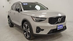 2023 Volvo XC40 B5 Ultimate Dark Theme