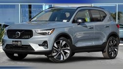 2023 Volvo XC40 B5 Ultimate Dark Theme