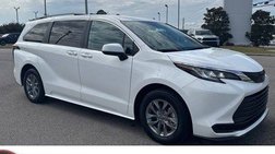 2022 Toyota Sienna LE 8-Passenger