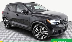 2025 Volvo XC40 B5 Plus Dark Theme