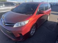 2020 Toyota Sienna LE 7-Passenger FWD with Auto-Access Seat
