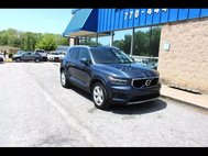 2022 Volvo XC40 T4 Momentum