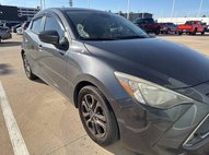 2020 Toyota Yaris Hatchback LE