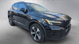 2023 Volvo XC40 B5 Plus Dark Theme