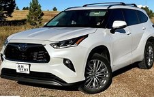 2023 Toyota Highlander Hybrid Platinum