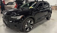 2023 Volvo XC40 B5 Plus Dark Theme