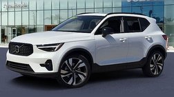 2025 Volvo XC40 B5 Plus Dark Theme