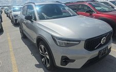 2025 Volvo XC40 B5 Plus Dark Theme