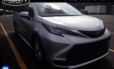 2022 Toyota Sienna LE 8-Passenger