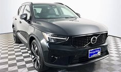 2025 Volvo XC40 B5 Plus Dark Theme