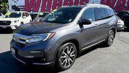 2019 Honda Pilot Touring w/Rear Captain's Chairs