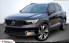 2023 Volvo XC40 B5 Plus Dark Theme
