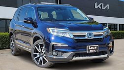 2022 Honda Pilot Touring w/Rear Captain's Chairs