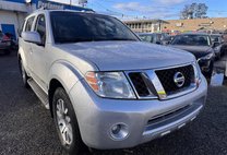 2012 Nissan Pathfinder LE