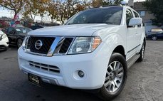 2011 Nissan Pathfinder LE