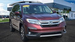 2022 Honda Pilot Touring w/Rear Captain's Chairs