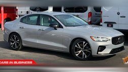 2023 Volvo S60 B5 Plus Dark Theme