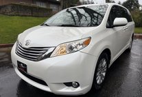 2016 Toyota Sienna XLE 7-Passenger Auto Access Seat