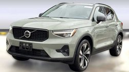 2023 Volvo XC40 B5 Plus Dark Theme