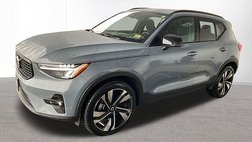 2023 Volvo XC40 B5 Plus Dark Theme