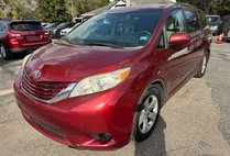 2015 Toyota Sienna LE 7-Passenger Auto Access Seat