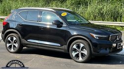 2025 Volvo XC40 B5 Plus Bright Theme