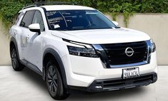 2022 Nissan Pathfinder SV