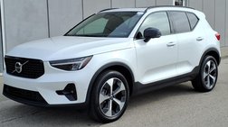2023 Volvo XC40 B5 Plus Dark Theme