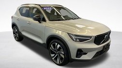 2025 Volvo XC40 B5 Plus Dark Theme