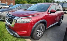 2022 Nissan Pathfinder SL