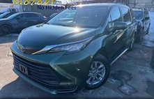 2022 Toyota Sienna LE 8-Passenger