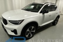 2025 Volvo XC40 B5 Plus Dark Theme