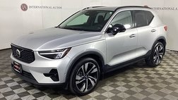 2023 Volvo XC40 B5 Ultimate Dark Theme