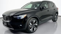 2023 Volvo XC40 B5 Plus Dark Theme