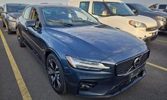 2023 Volvo S60 B5 Plus Dark Theme